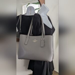 Coach Tote Avenue Carryall Shoulder Leather Bag .